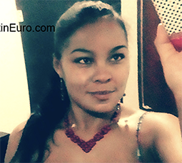 Date this sensual Colombia girl Jenifer from Cali CO26127