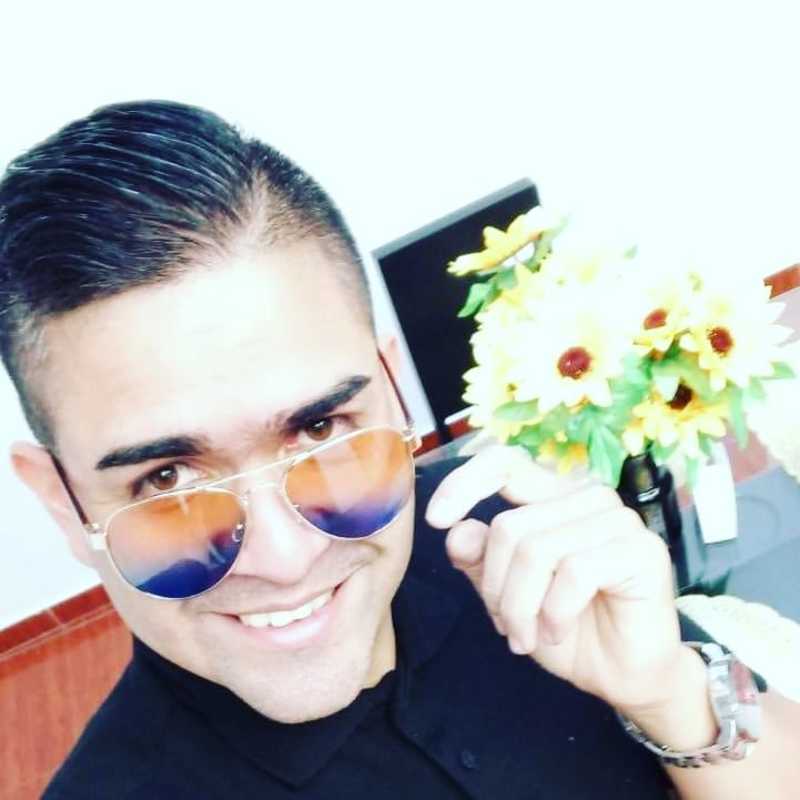 Date this tall Colombia man Moises david from Bogota CO26129