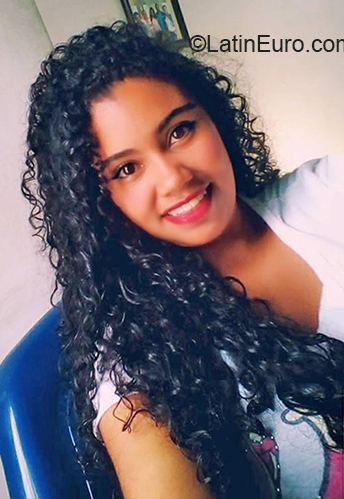 Date this young Colombia girl Daniela from Armenia CO26130