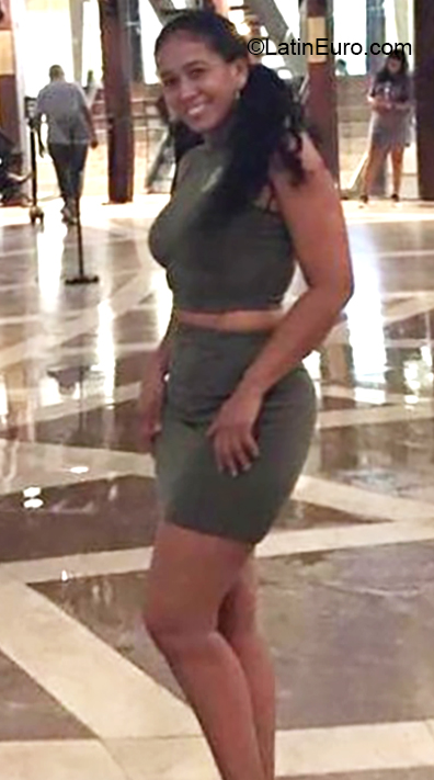 Date this stunning Colombia girl Verlis from Cartagena CO26139