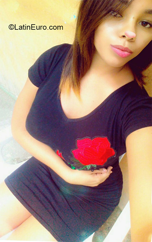 Date this hot Dominican Republic girl Yersie from Santiago DO36235