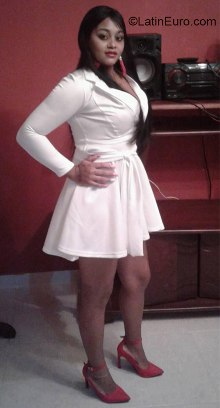 Date this hot Dominican Republic girl Cinthia from Santo Domingo DO36289