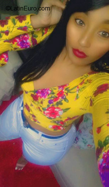 Date this charming Dominican Republic girl Elizabeth from Santiago DO36328