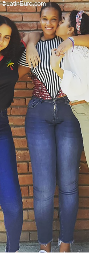 Date this sensual Dominican Republic girl Amelia from Santiago De Los Caballeros DO36369