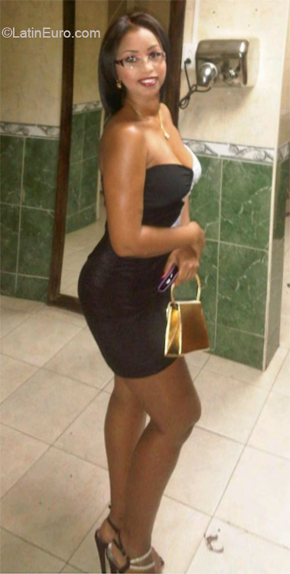 Date this lovely Venezuela girl Victotiria from Caracas VE2755