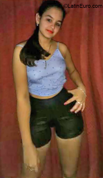 Date this pretty Argentina girl Ivi from Cordoba AR251