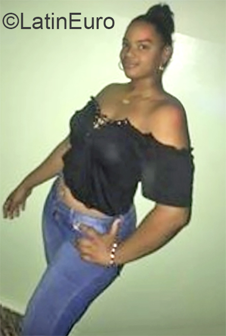 Date this sensual Dominican Republic girl Arleny from La Vega DO36451