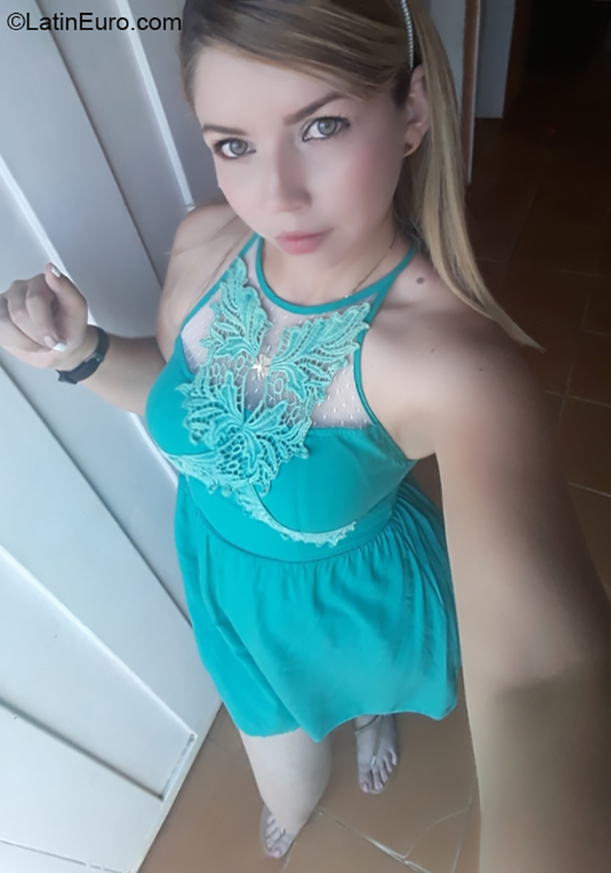 Date this fun Venezuela girl Rosa from Barquisimeto VE2788