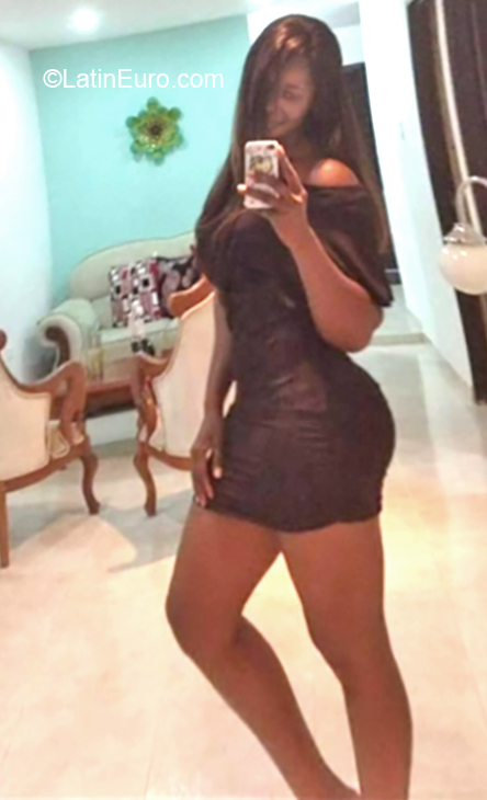 Date this exotic Colombia girl Nana from Cali CO26283
