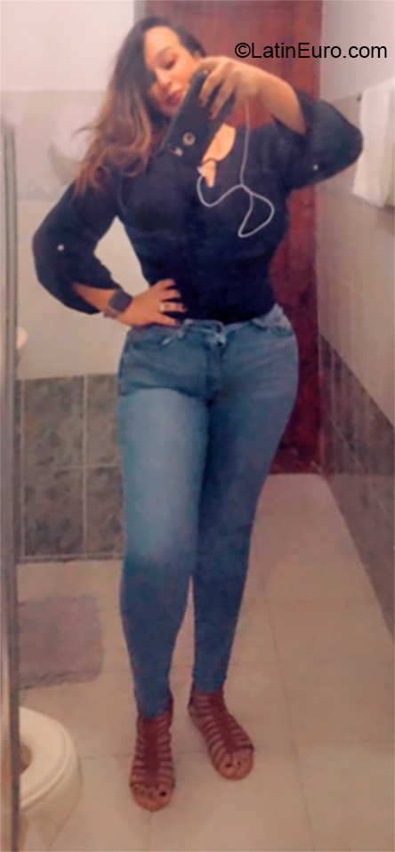 Date this gorgeous Dominican Republic girl ANNY from Santiago DO36682