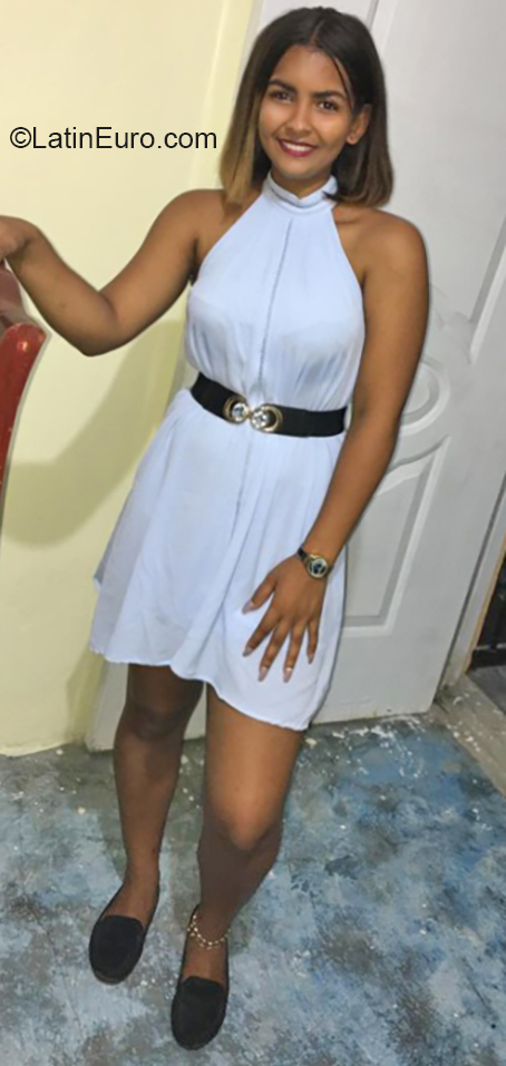 Date this delightful Dominican Republic girl Samantha from San Cristobal DO36690
