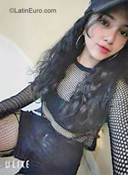 Date this good-looking Venezuela girl Rina from Caracas VE2819