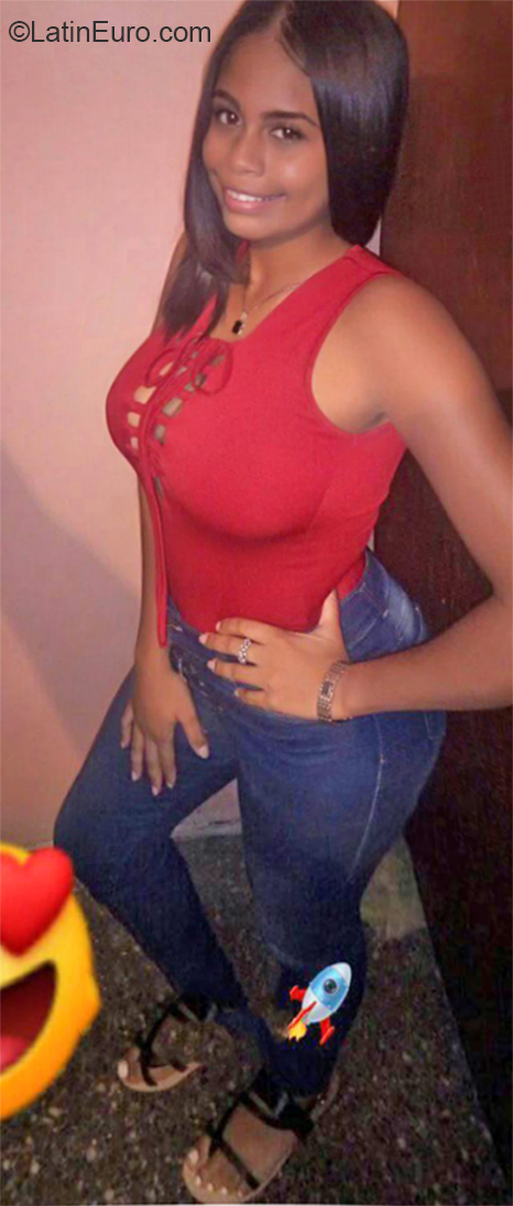 Date this hard body Venezuela girl Nathaly from Caracas VE2826