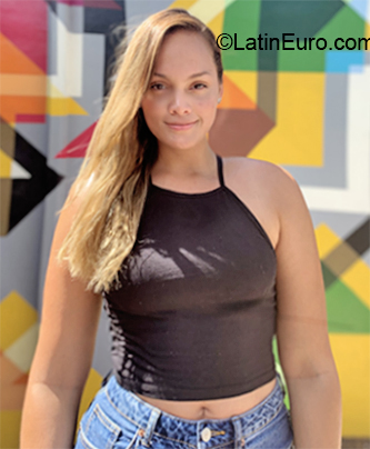 Date this cute Colombia girl Andrea from Cali CO26424
