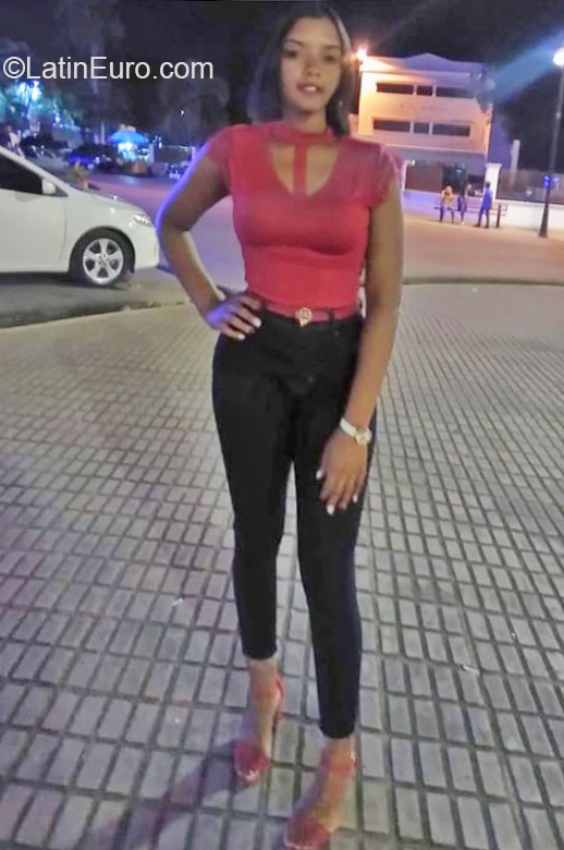 Date this tall Dominican Republic girl Nicaury valenzu from San Juan De La Maguana DO36865