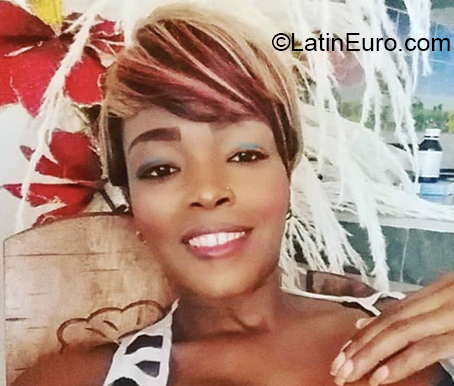 Date this attractive Venezuela girl Luna from Caracas VE2856