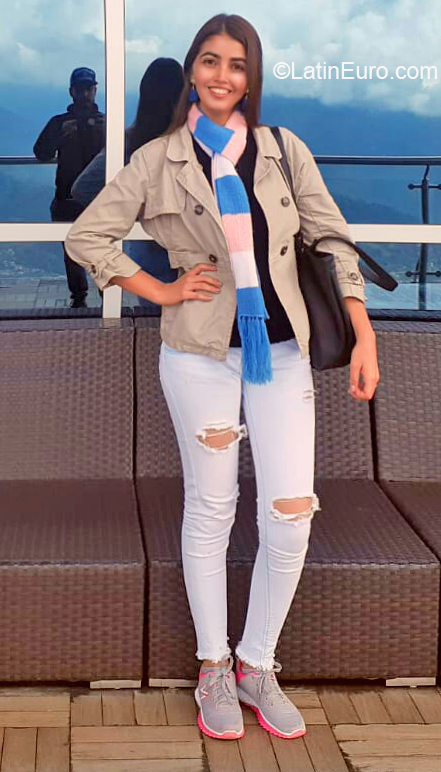 Date this foxy Venezuela girl Andrea from San Cristobal VE2857