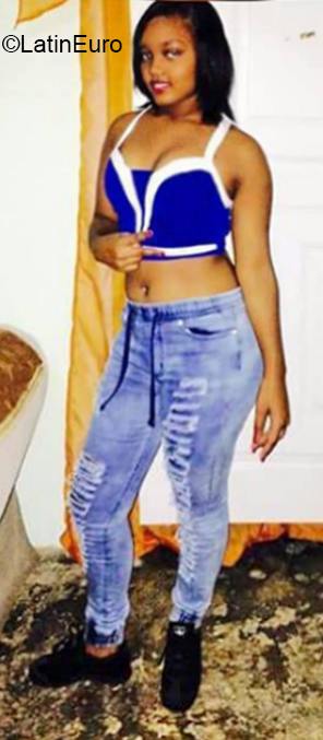 Date this stunning Dominican Republic girl Evril from Santo Domingo DO37016