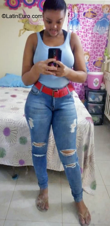 Date this stunning Dominican Republic girl Lisbeth from Santiago DO36915