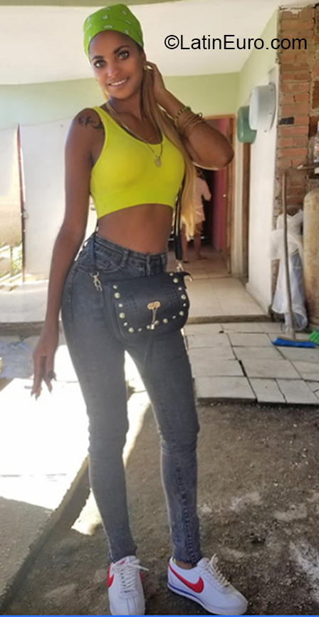 Date this charming Cuba girl Arlenyis from Camaguey CU638