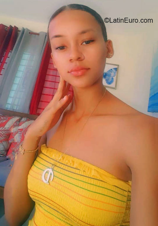 Date this delightful Dominican Republic girl Oireiny from Jarabacoa DO36927