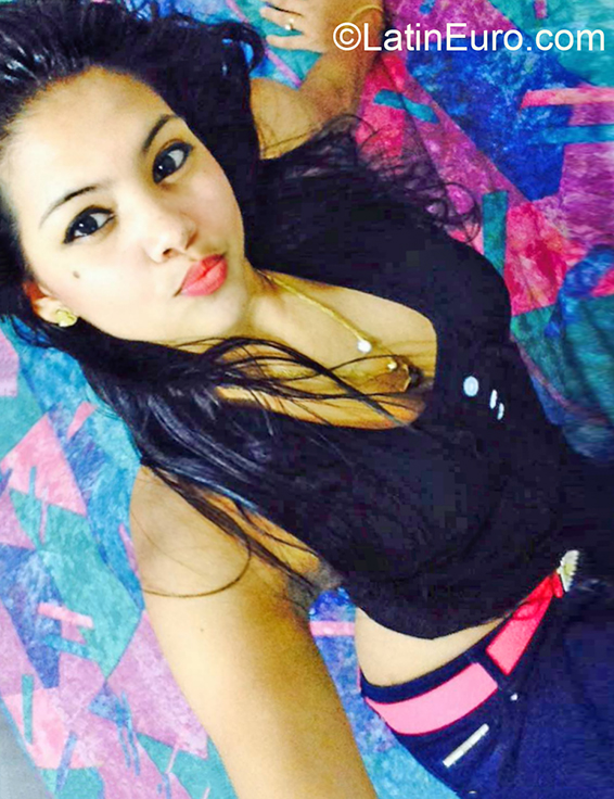 Date this charming Dominican Republic girl Darlenis from Santiago DO36929