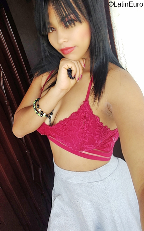 Date this pretty Colombia girl Jackeline from Medellin CO26494