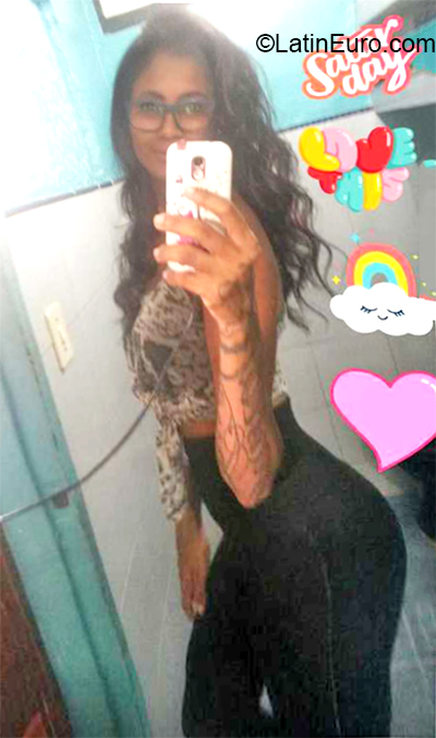 Date this sensual Venezuela girl Cynthia from Caracas VE2877