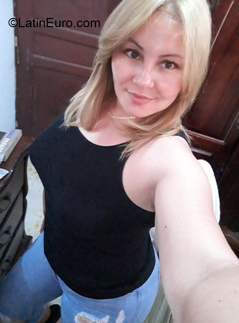 Date this foxy Dominican Republic girl Evelyn from Santiago DO36974