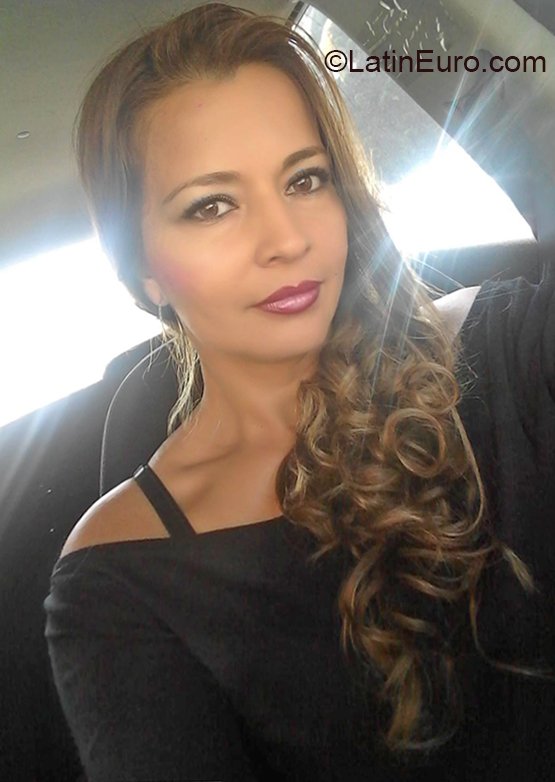 Date this good-looking Colombia girl Andrea from Bogota CO26511