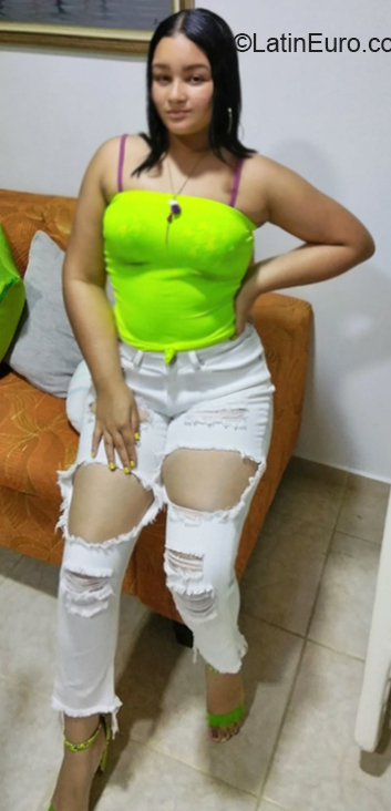 Date this beautiful Dominican Republic girl Daniela from Santiago DO36993