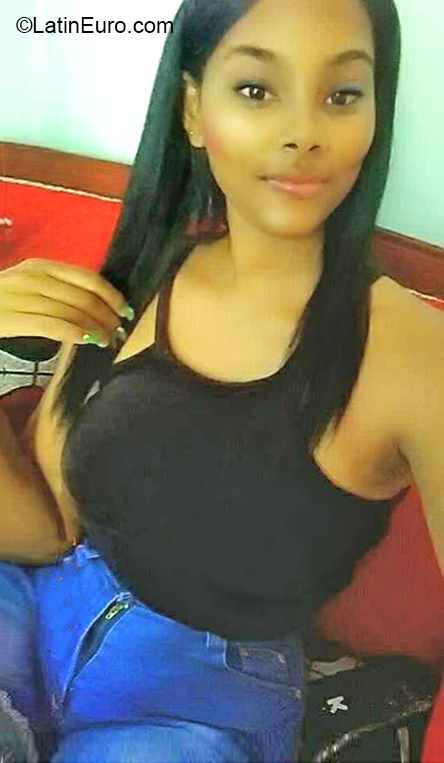 Date this sultry Dominican Republic girl Sharina from Santo Domingo DO37010