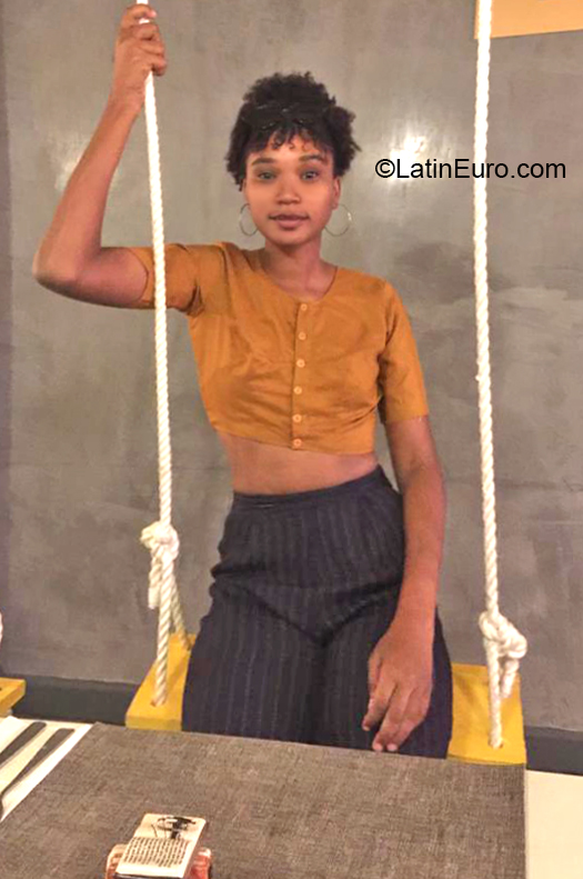 Date this sultry Dominican Republic girl Leidi from Santo Domingo DO37018