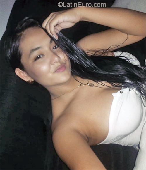 Date this georgeous Colombia girl Andrea from Girarad ot CO26533