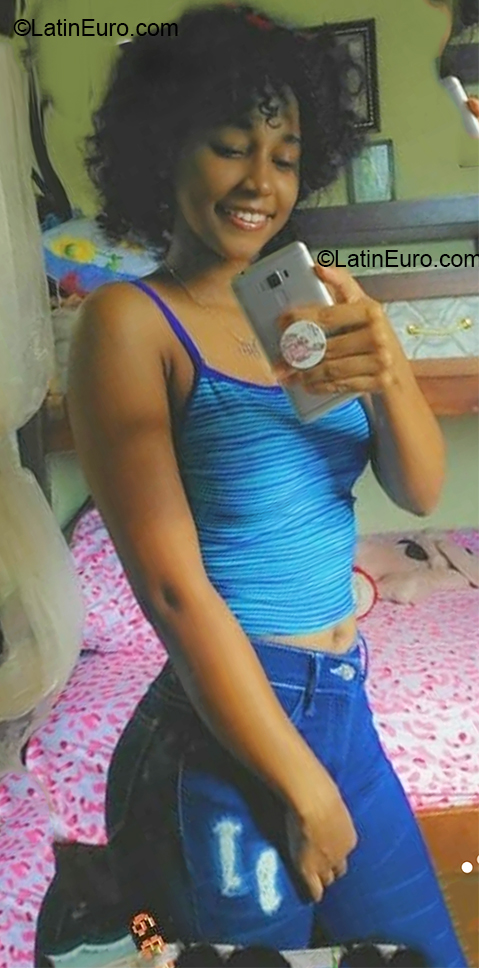 Date this beautiful Dominican Republic girl Smailin from Santo Domingo DO37034