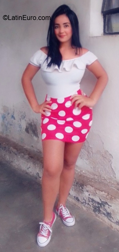 Date this lovely Venezuela girl Ambar from Caracas VE2909