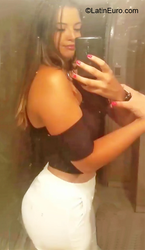 Date this foxy Argentina girl Nadia from Buenos Aires AR308