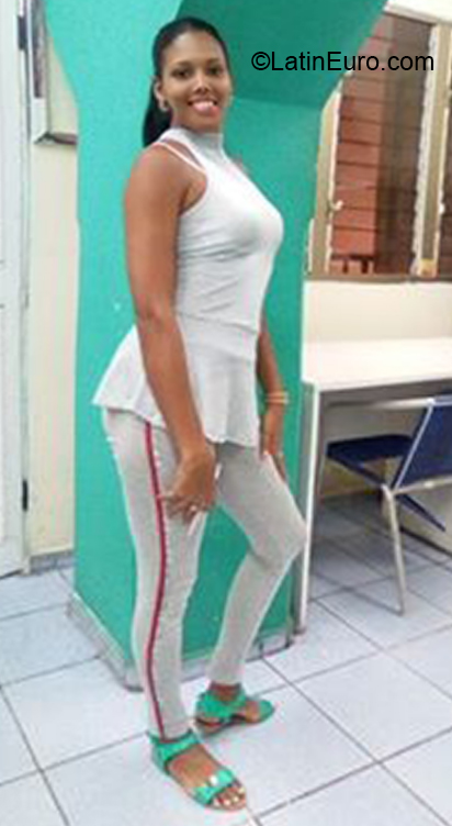 Date this georgeous Cuba girl Mercedes from Santiago de Cuba CU644