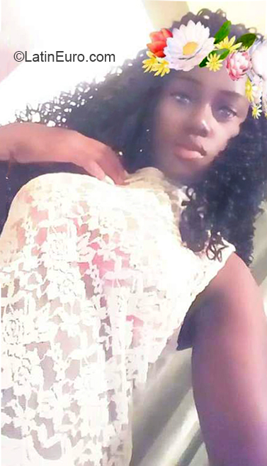 Date this stunning Dominican Republic girl Yasmin from Santo Domingo DO37141