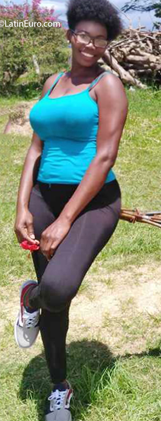 Date this sultry Colombia girl Merclay from Cali CO26652