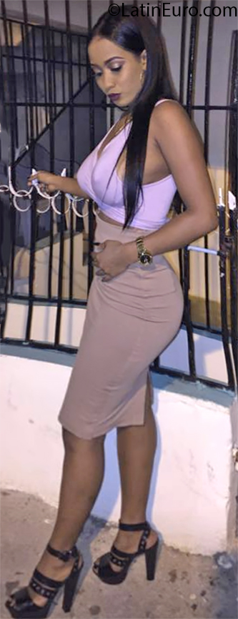 Date this pretty Dominican Republic girl Carolina Grelyn from Santo Domingo DO37194