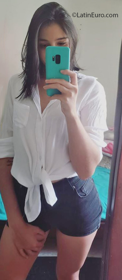 Date this sultry Colombia girl Linda from Armenia CO26658