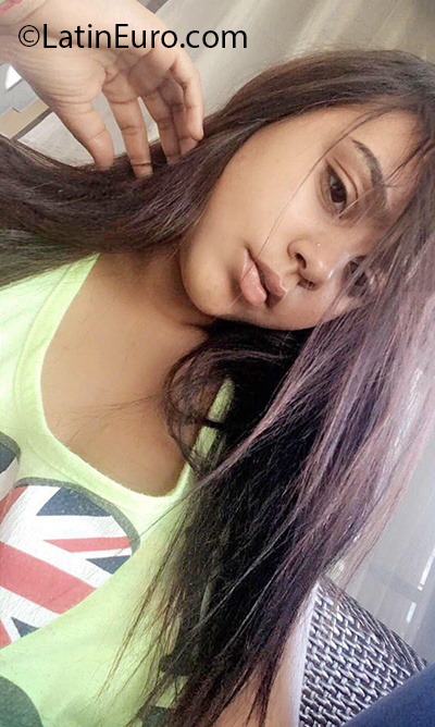 Date this charming Dominican Republic girl Nahomy from Bonao DO37212