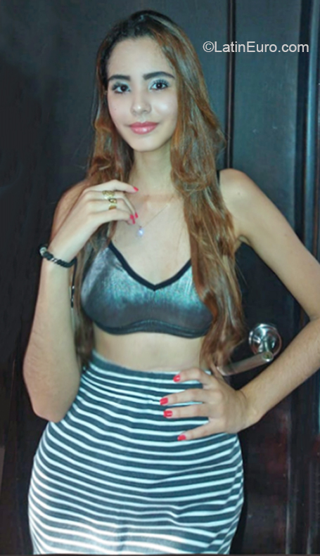 Date this foxy Colombia girl Katherine from Medellin CO26666