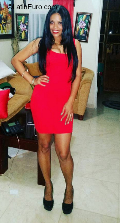 Date this athletic Dominican Republic girl Yarerzet from Santiago DO37224
