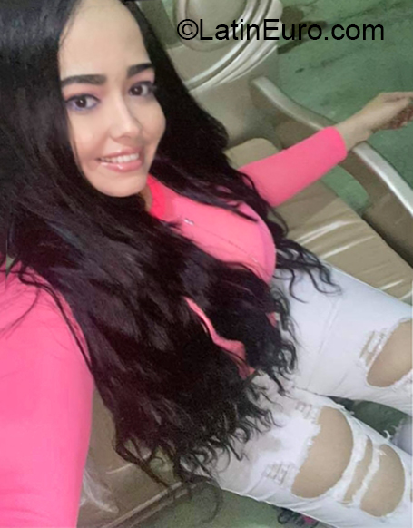 Date this tall Dominican Republic girl Yorlenny from Santo Domingo DO40350