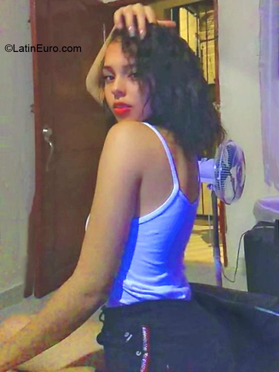 Date this pretty Dominican Republic girl Nely from Santiago DO37305