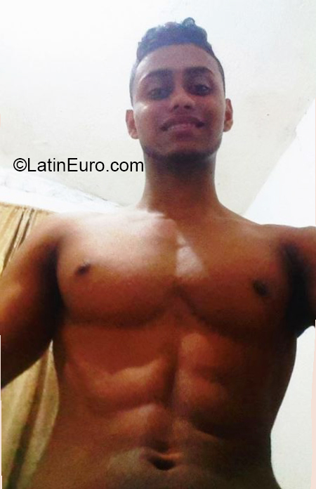 Date this georgeous Colombia man Carlos from Cartagena CO26759