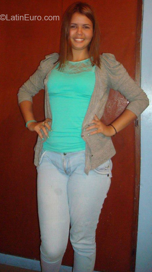 Date this foxy Venezuela girl Loriana from Caracas VE2974