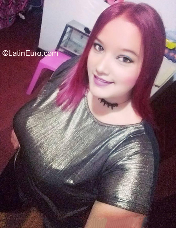 Date this hard body Colombia girl Yulieth from Armenia CO26775